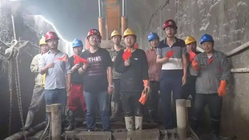 励志榜样!住7㎡铁皮小屋,从小捡废品的鞋匠女儿,夺得奥运冠军